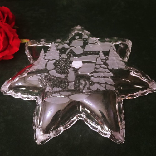Walther Glass Mikasa Christmas Carol plate new, Christmas star design