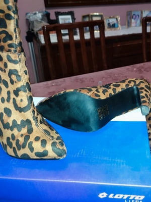 Leopard print boots new, size 39, black and brown