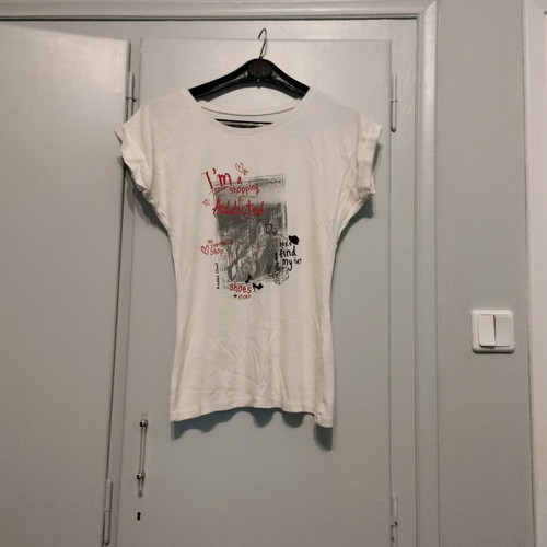 T-shirt medium used, white, elegant