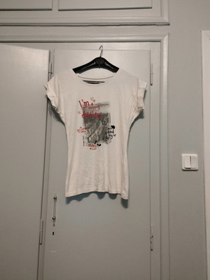 T-shirt medium used, white, elegant