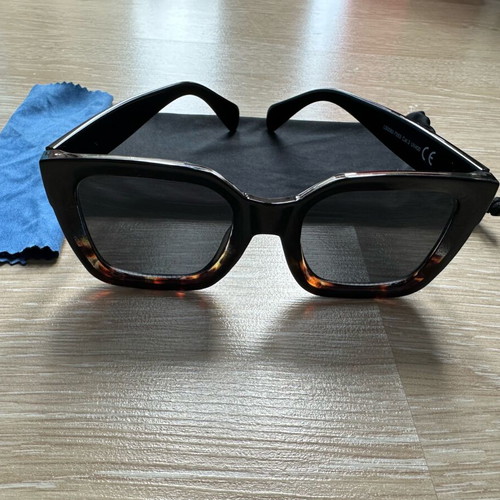 Hawkers Tortoise Sunglasses like new, brown with black lens