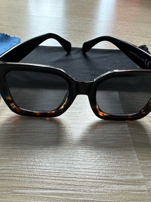 Hawkers Tortoise Sunglasses like new, brown with black lens