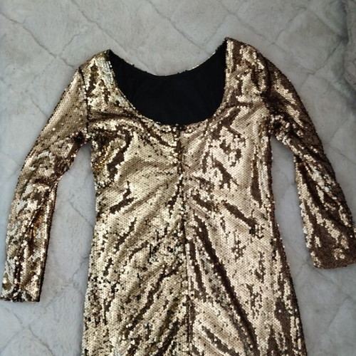 Sequin dress new with slight elasticity and golden sequins