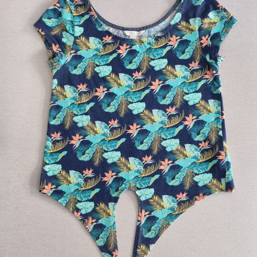 Springfield multi color tie-front crop top XS like new