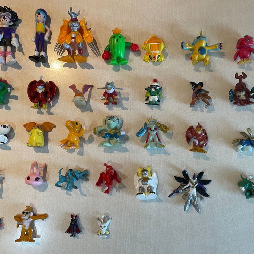 Digimon vintage figures used, pack of 35 from 1999-2000