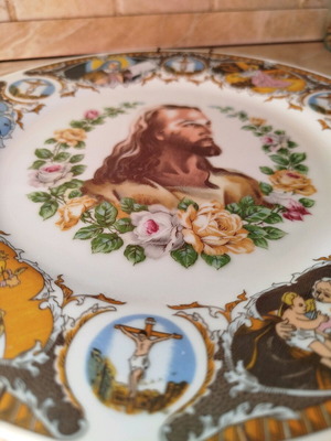 Christian decorative wall plate like new from the 70s-80s
