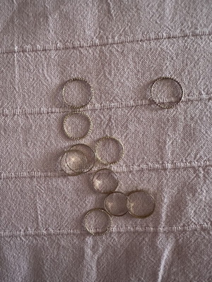 Rings like new, set of 10, gold tone fashion jewelry