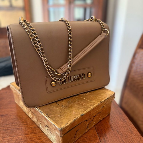 Moschino shoulder bag like new, camel color