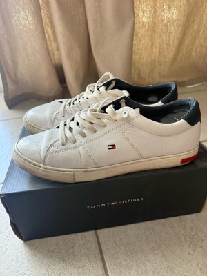 Tommy Hilfiger sneakers used, size 42, white