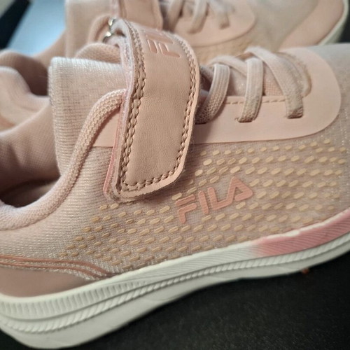 Fila athletic shoes size 34 like new