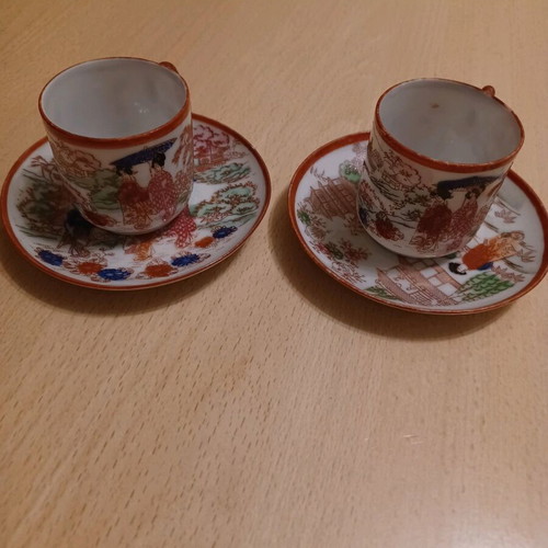 Set of vintage Chinese porcelain cups like new