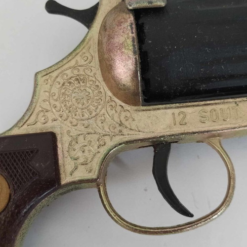 Pilaz large toy pistol like new with 12 shots