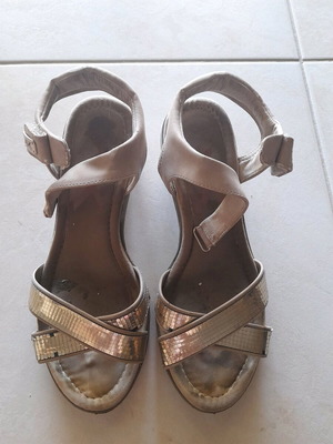 Women's platform sandals used, beige with gold detail, size 38