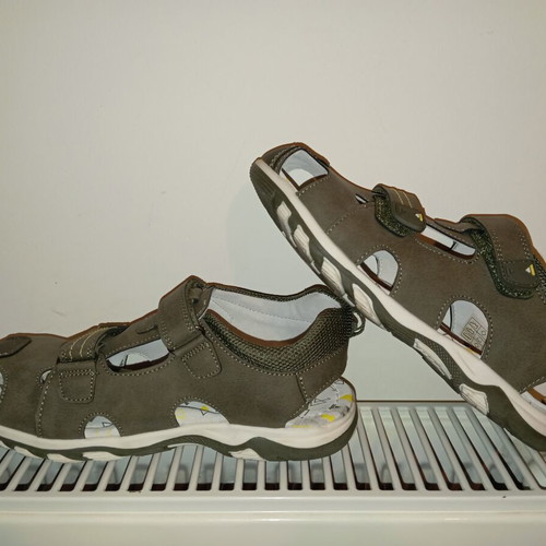 Boy's sandals size 36, beige