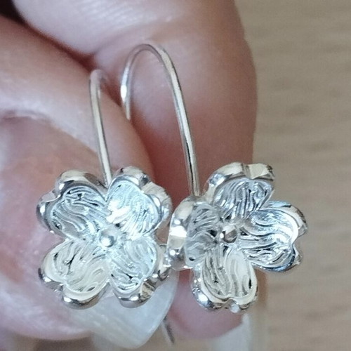 Elegance flower pattern earrings, silver