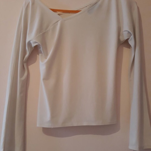 Women's blouse used, size S, needs hemming