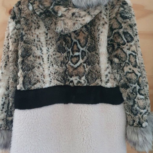 Faux fur coat with leopard design new, size L