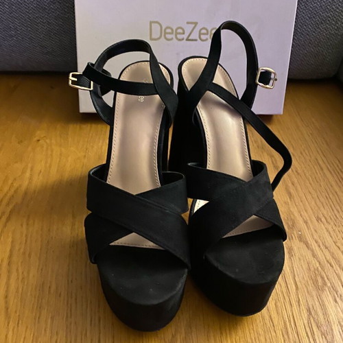 Black velvet platform sandals DeeZee No 39 like new