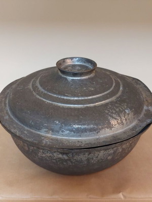 ANTIQUE COPPER POT ENGRAVED WITH THE YEAR 1956 COLLECTIBLE!