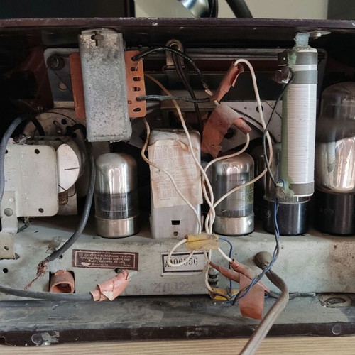 Philco Transitone 46-250 vintage radio used, missing back cover