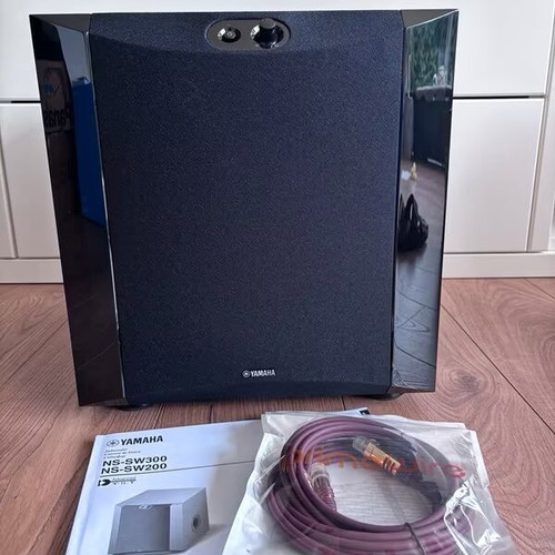 Yamaha NS-SW300 active subwoofer piano black, brand new