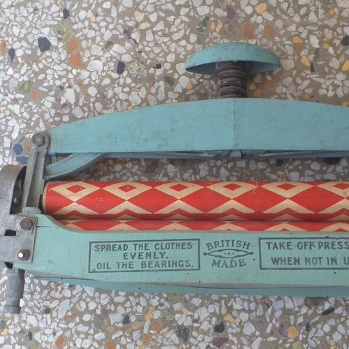 Manual Clothes Wringer Collector's Item with Crank and 2 Rollers