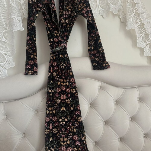 Nidodileda kimono one size like new, velvet