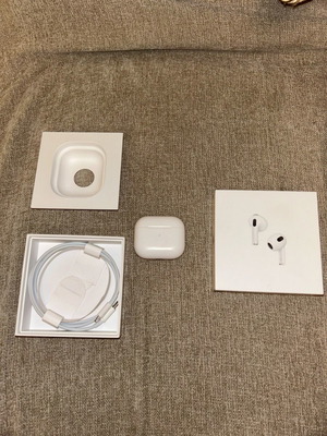 AirPods 3-ти
