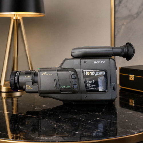 Sony Handycam CCD-F350E video camera like new with accessories
