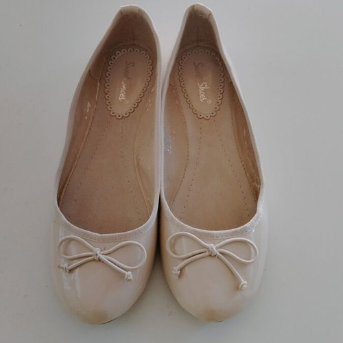Sweet Shoes beige patent leather ballerinas, size 40
