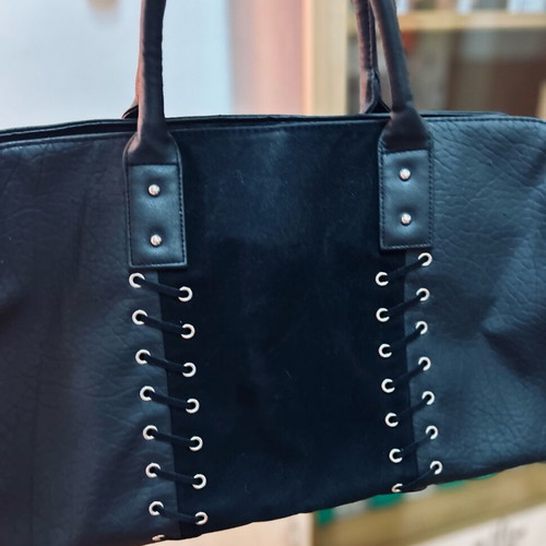 Голяма кожена дамска чанта Primark в чудесно състояние, черна