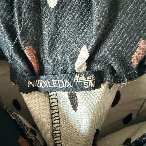 Nidodileda pants like new, black and red
