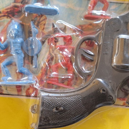 Delta Toys Vintage Indians and Cowboys Plastic Soldiers New