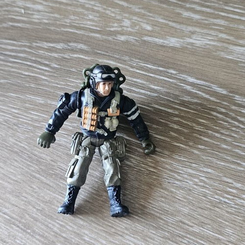 Helicopter toy with 2 military figures like new