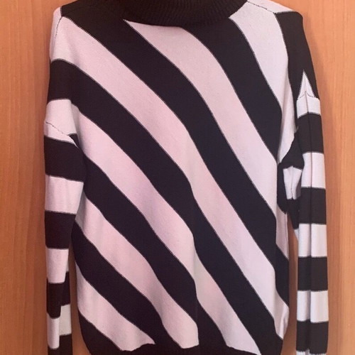 Turtleneck knitted sweater like new, size L-XL, black and white