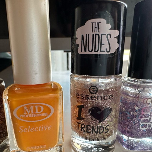 Nail polish set like new with L’Oréal silver and blue gel top coat