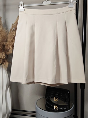 Mini skirt skater by Mind Matter like new, beige, size M