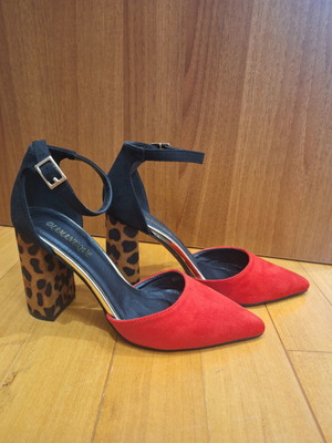 Diamantique women's pumps size 38 like new with leopard print heel