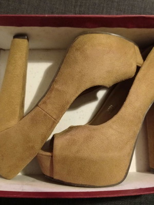 Γόβες σουέτ καφέ μεταχειρισμένες, μέγεθος 40, χειμερινές