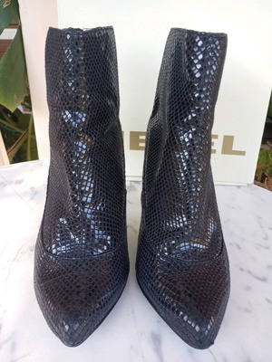 Diesel ankle boots size 39 like new, black, genuine leather