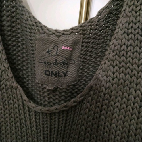 Sleeveless blouse used, size M