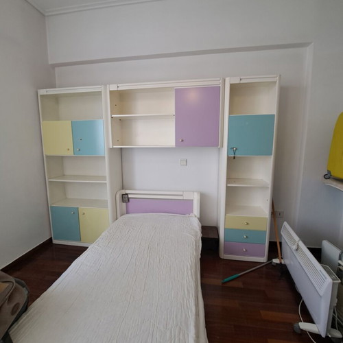 Wooden children's bookshelf like new, detachable