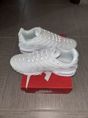 Nike TN λευκά παπούτσια μέγεθος 44 καινούργια με ετικέτες