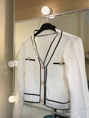 Cropped white cardigan with black details and gold buttons, new size M