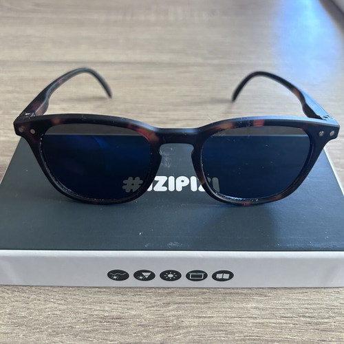 Izipizi Kids Sunglasses like new, tortoise frame, blue lenses