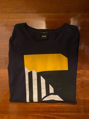 Boss black t-shirt like new, size L