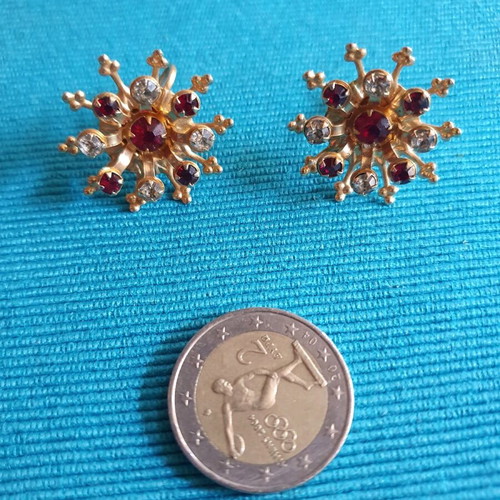 Vintage 60s clip earrings used, gold tone with red and white crystals