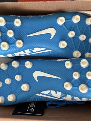 Nike men's football shoes, blue, size 40, new