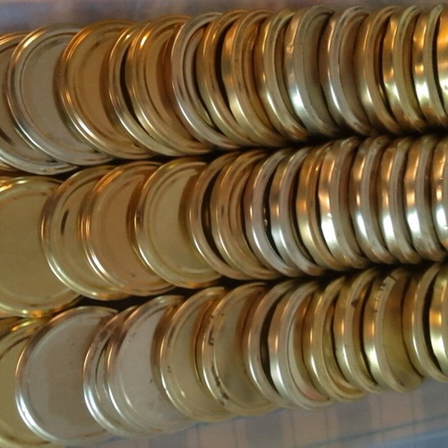 Jar lids pack of 25 for 1 kilo jars, like new, gold red white black