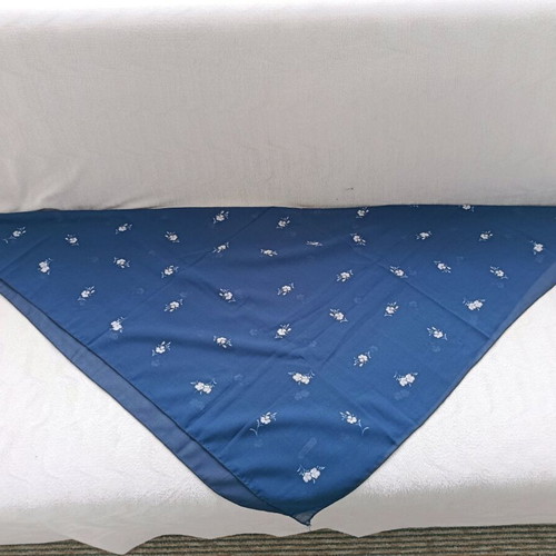 Headscarf like new, size 93/87 cm